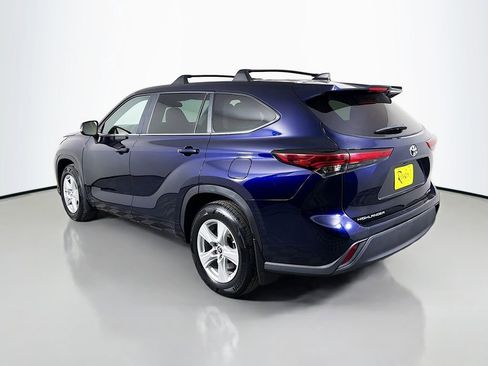 Used 2023 Toyota Highlander LE AWD/4WD image 8