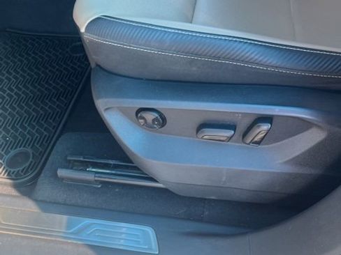 Used 2021 Volkswagen Atlas Cross Sport SE image 12