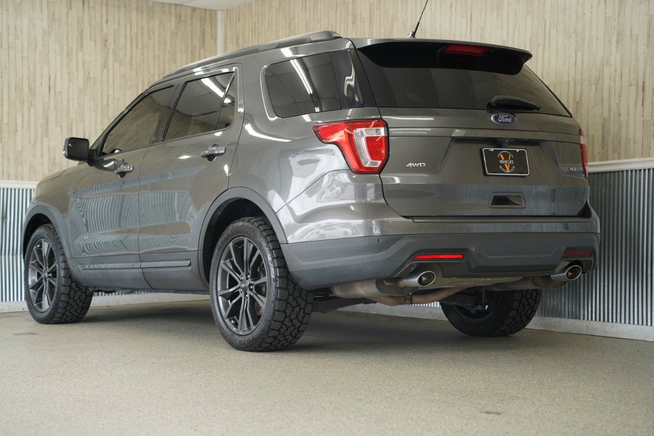Used 2018 Ford Explorer XLT w/ Equipment Group 202A AWD/4WD image 7