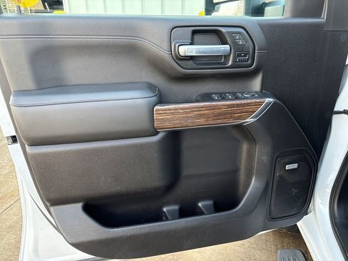 Used 2022 Chevrolet Silverado 2500 High Country w/ Z71 Off-Road Package image 16