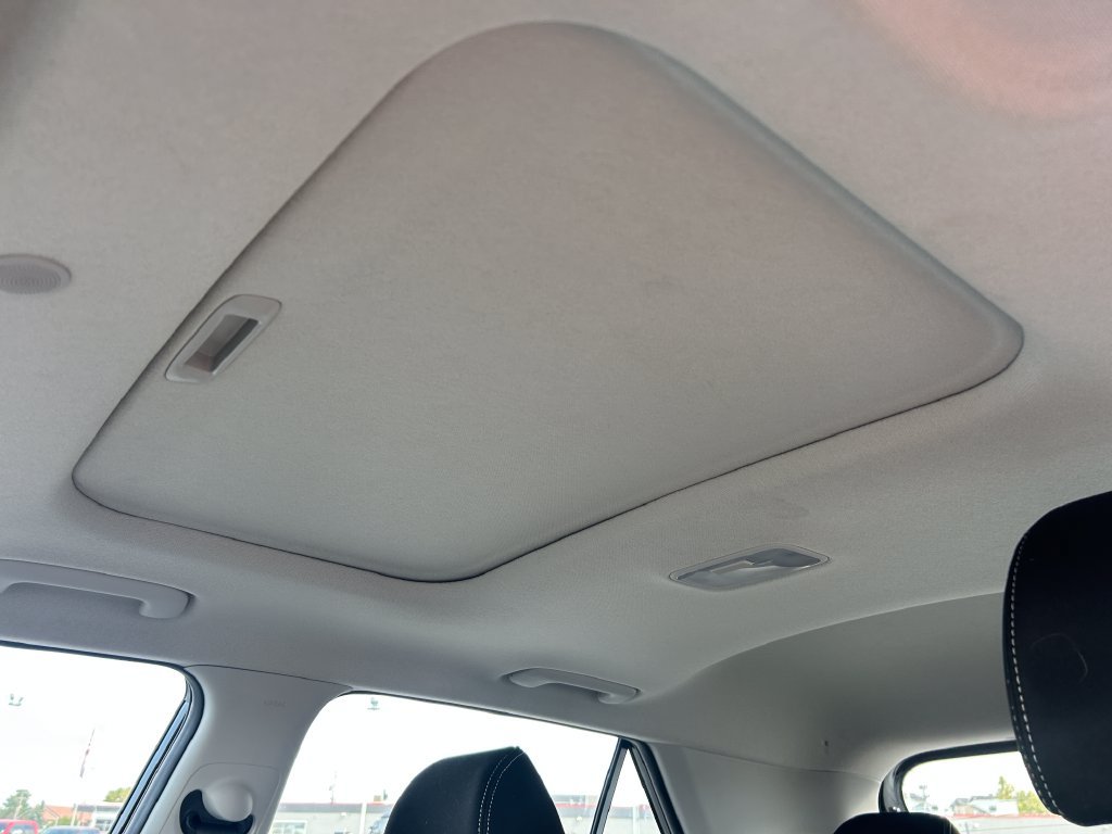 Used 2022 Hyundai Venue SEL FWD image 25