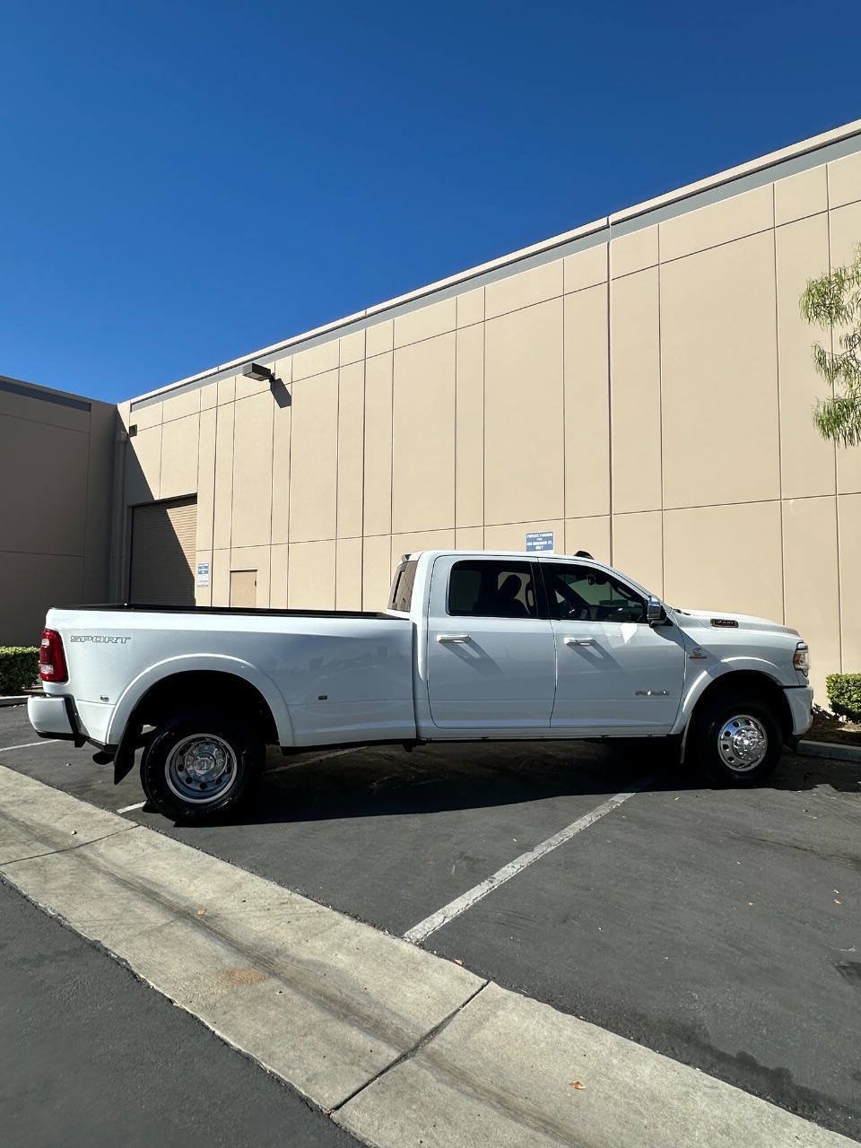 Used 2021 RAM 3500 Laramie AWD/4WD image 6