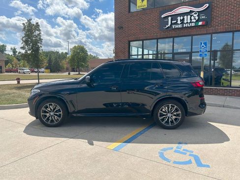 Used 2021 BMW X5 M50i w/ Executive Package image 9