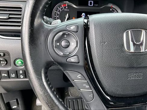 Used 2018 Honda Pilot Touring image 10