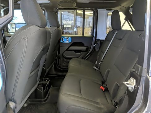 Used 2021 Jeep Wrangler Unlimited Sahara w/ Cold Weather Group image 13