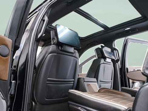Used 2025 GMC Yukon XL Denali Ultimate AWD/4WD image 29