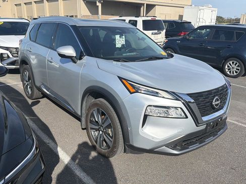 Used 2022 Nissan Rogue SL w/ SL Premium Package image 4