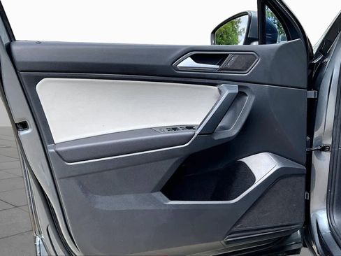 Used 2019 Volkswagen Tiguan SE w/ Panoramic Sunroof Package FWD image 19