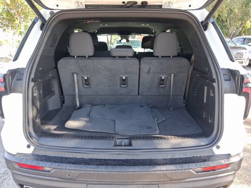 Used 2024 Chevrolet Traverse LS FWD image 12