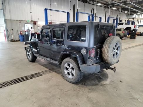 Used 2018 Jeep Wrangler Unlimited Sahara AWD/4WD image 5