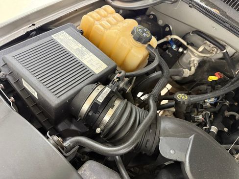 Used 2002 Chevrolet Silverado 3500 4X2 4dr Extended Cab image 66