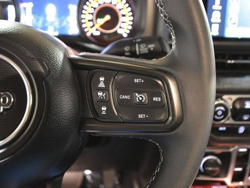 Used 2025 Jeep Gladiator Sport AWD/4WD image 23