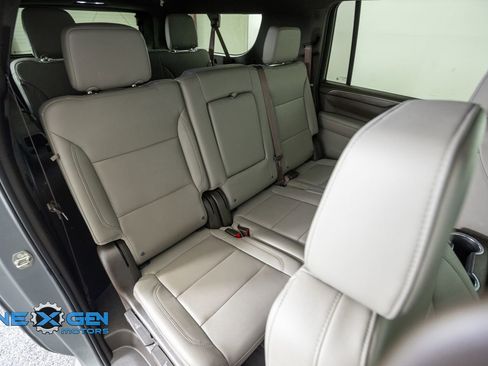 Used 2023 Chevrolet Suburban LT w/ Luxury Package AWD/4WD image 39