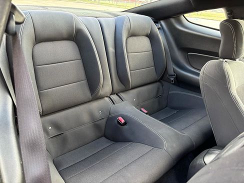 Used 2016 Ford Mustang Coupe RWD image 9