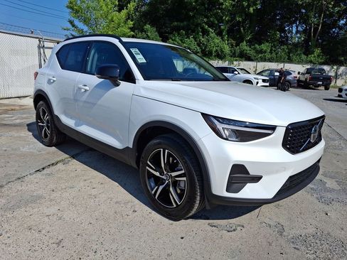 New 2026 Volvo XC40 B5 Core w/ Climate Package image 1