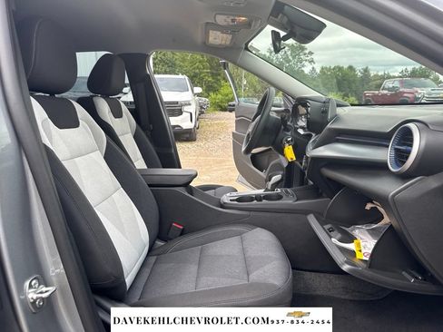 Used 2025 Chevrolet Trax LS w/ LS Convenience Package FWD image 36