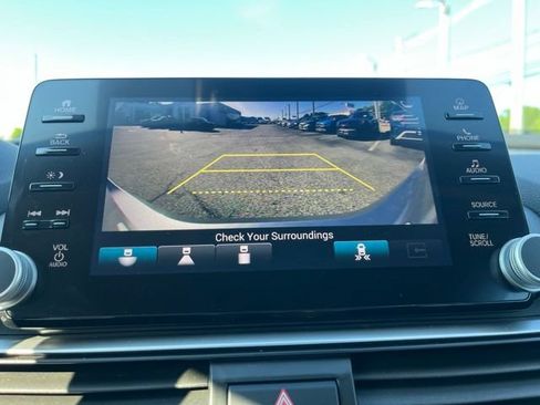 Used 2018 Honda Accord Touring image 17