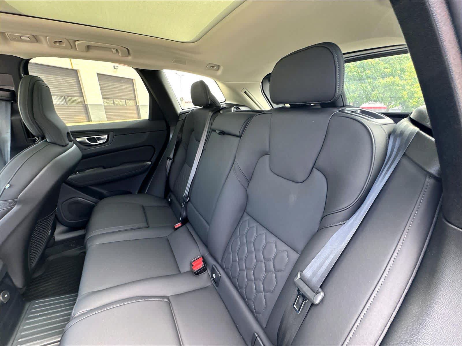 New 2026 Volvo XC60 T8 Plus w/ Climate Package PRO AWD/4WD image 12