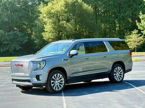 Used 2023 GMC Yukon XL Denali AWD/4WD image 2