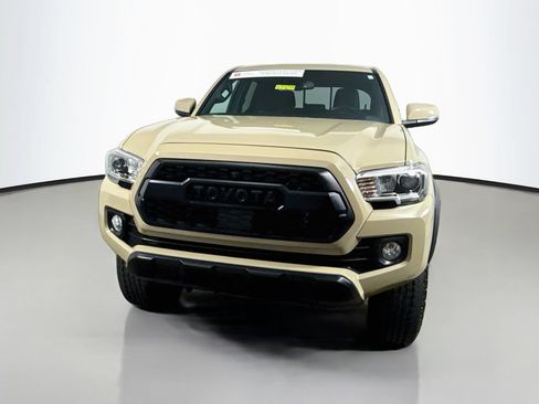 Certified 2020 Toyota Tacoma TRD Off-Road AWD/4WD image 2
