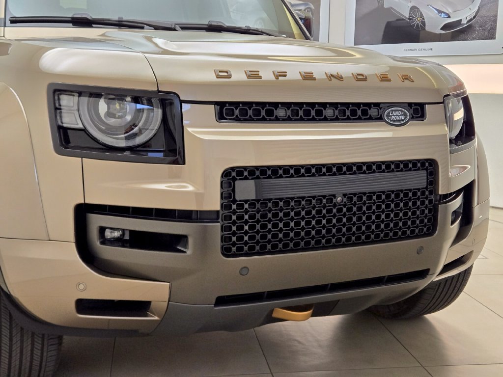 Used 2025 Land Rover Defender 110 AWD/4WD image 4