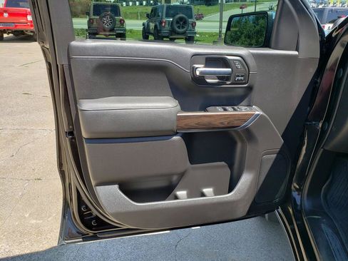 Used 2021 GMC Sierra 1500 SLT w/ SLT Convenience Package AWD/4WD image 11