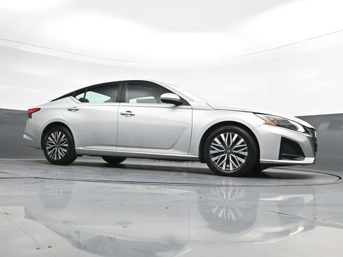 Used 2023 Nissan Altima 2.5 SV FWD image 42