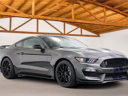 Used 2019 Ford Mustang Shelby GT350 w/ Technology Package image 7
