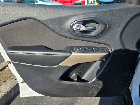 Used 2018 Jeep Cherokee Latitude image 10