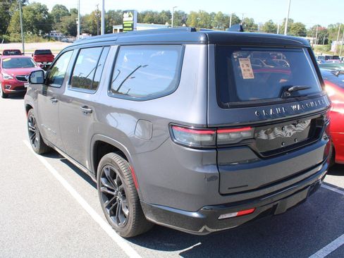 Used 2023 Jeep Grand Wagoneer Series III w/ Rear Seat Video Group 1 AWD/4WD image 8