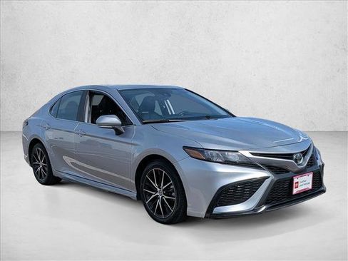 Certified 2024 Toyota Camry SE image 3
