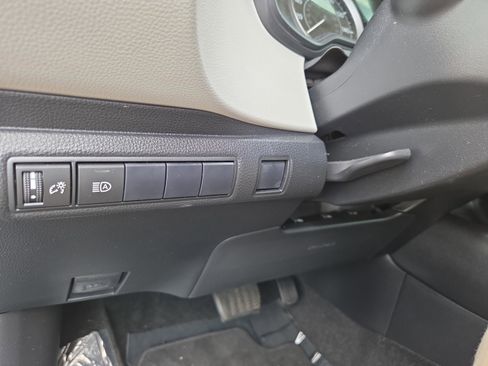 Used 2022 Toyota Corolla LE FWD image 22