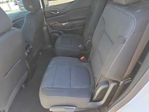 Used 2023 GMC Acadia SLE image 6