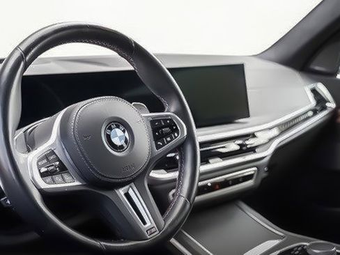 Used 2023 BMW X7 M60i image 2