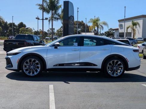 Used 2025 Toyota Crown Limited w/ Advanced Technology Package image 8