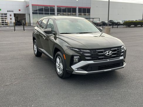 Certified 2025 Hyundai Tucson SE image 3