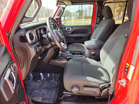 Used 2020 Jeep Wrangler Unlimited Sahara image 10