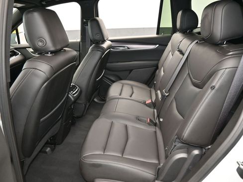 Used 2024 Cadillac XT6 Luxury image 37