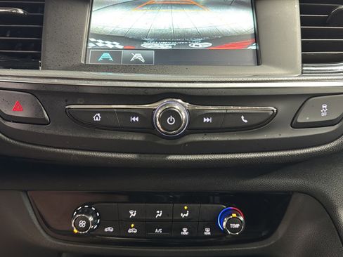 Used 2018 Buick Regal Preferred FWD image 28