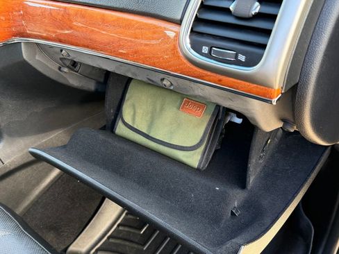 Used 2011 Jeep Grand Cherokee Overland image 18