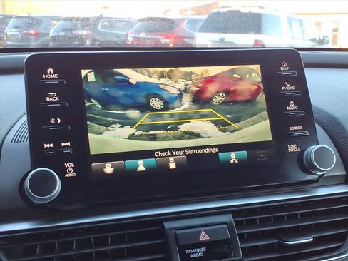 Used 2018 Honda Accord Touring image 19