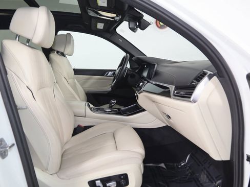 Used 2019 BMW X5 xDrive40i w/ Executive Package image 13