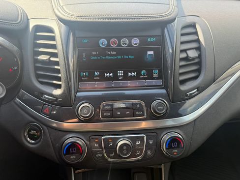 Used 2019 Chevrolet Impala LT FWD image 11