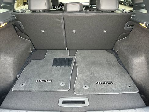 Certified 2025 Nissan Kicks SR FWD image 19