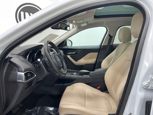 Used 2018 Jaguar F-PACE Premium image 14