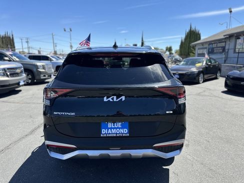 Used 2023 Kia Sportage EX AWD/4WD image 3
