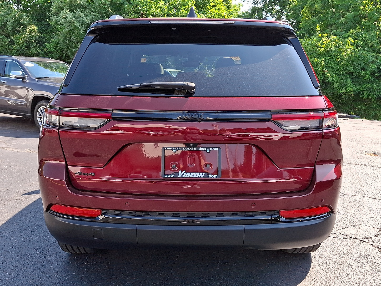 Used 2023 Jeep Grand Cherokee Altitude AWD/4WD image 5