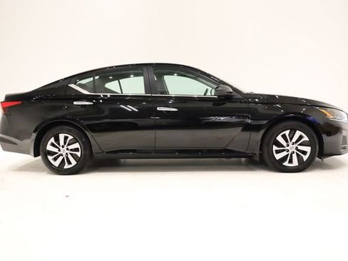 Used 2025 Nissan Altima 2.5 S image 3