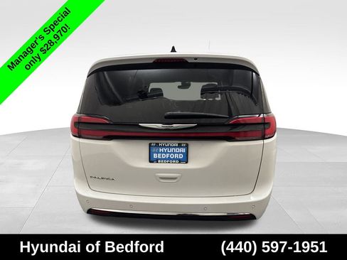 Used 2025 Chrysler Pacifica Select FWD image 6