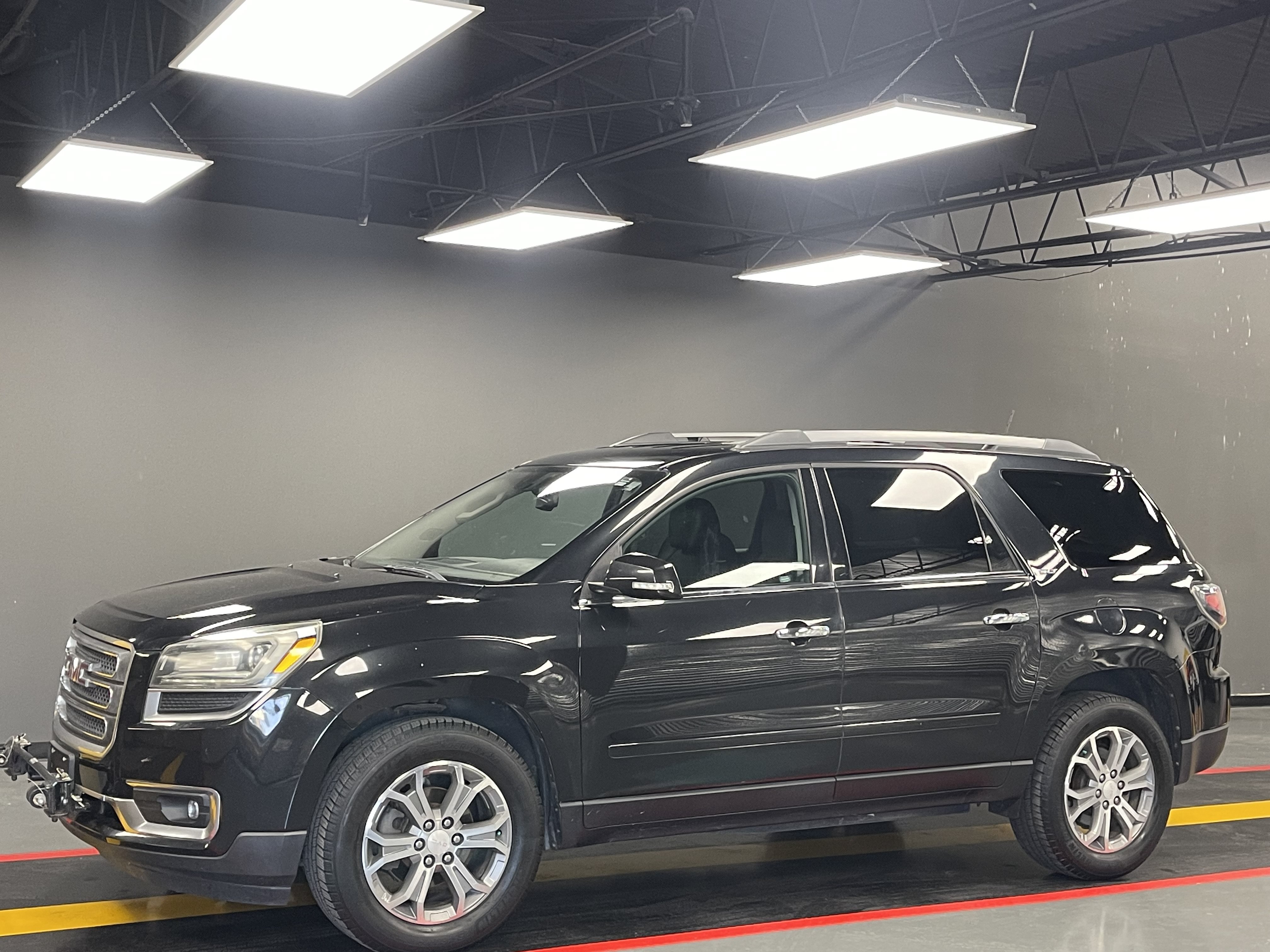 Used 2015 GMC Acadia SLT FWD image 1